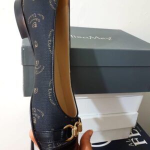 Lady's shoes